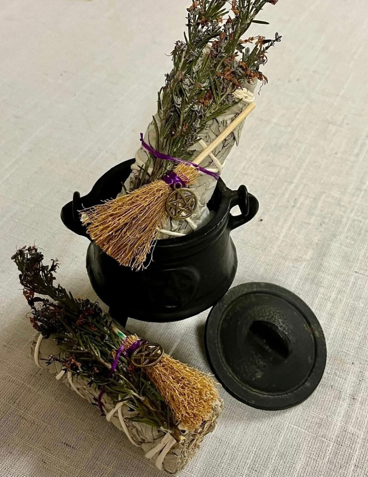 CAULDRON - Cast Iron Unit with Smudge Stick